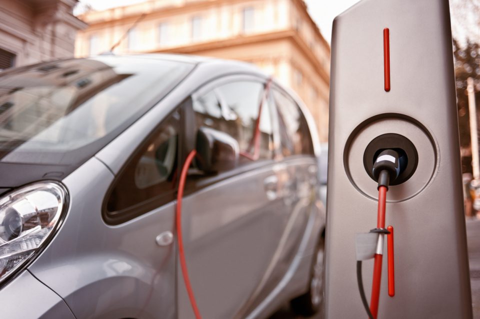Smart meter enabled electric vehicles can lower energy cost