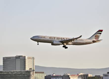 Etihad Airways CEO considers buying small number of Airbus & Boeing jets